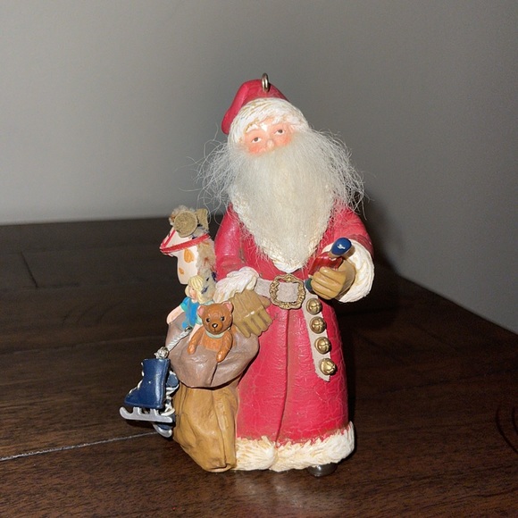 2003 Vintage Gifts For Everyone Hallmark Ornament - Picture 2 of 7